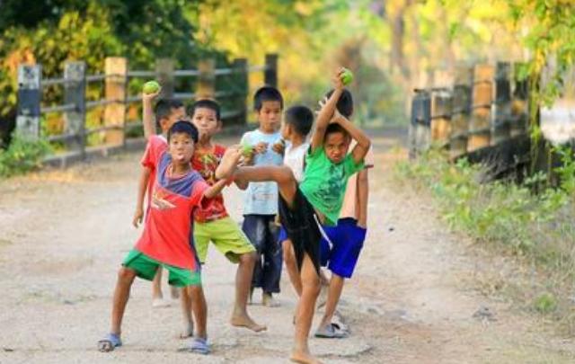 养儿子怎样养才能养好看,养儿子要怎么养了才能更帅气