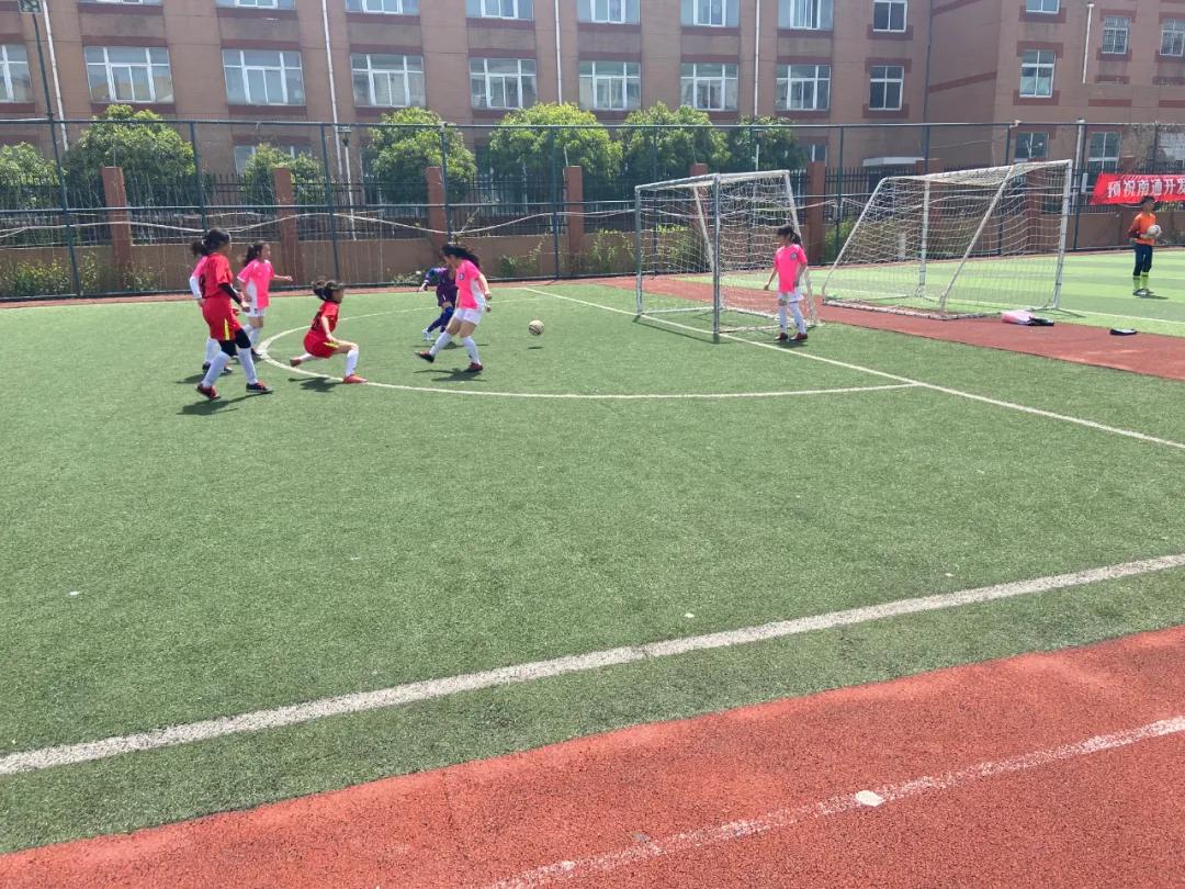 南通市小海小学在区第五届青少年足球联赛中喜获佳绩