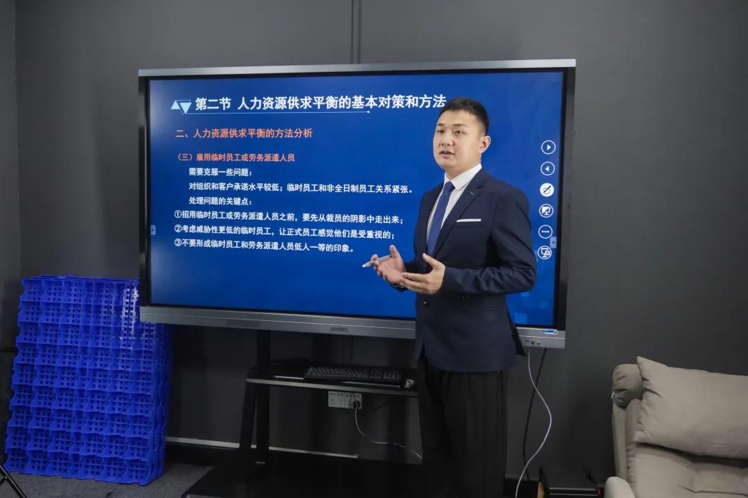 喜讯：华翰科技成功挂牌新四板，借力资本加快战略布局