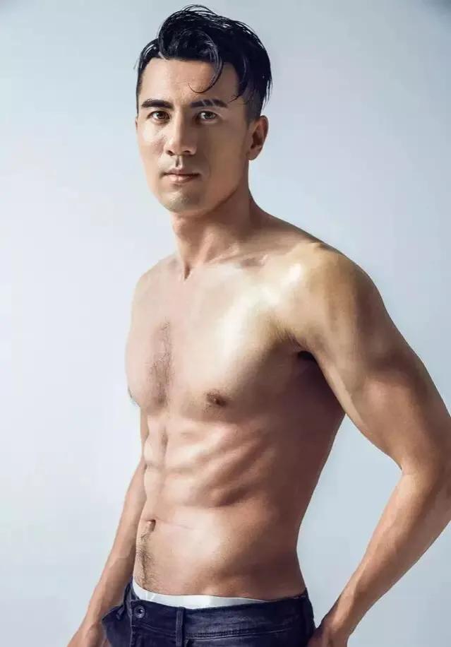 拒绝白斩鸡，中国足坛不缺肌肉男