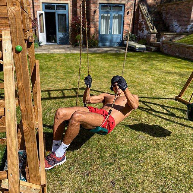 足球球员雷吉隆,雷吉隆上场