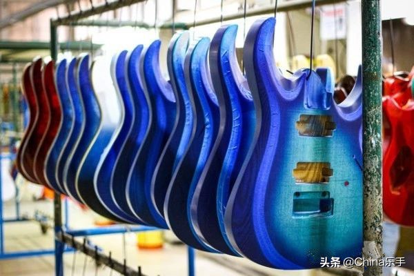 跟随帝声乐器参观世界著名吉他制造商之一Cort印度尼西亚工厂