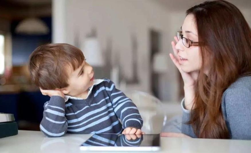 小孩子执拗怎样正确引导孩子成长,孩子太懂事真的好吗