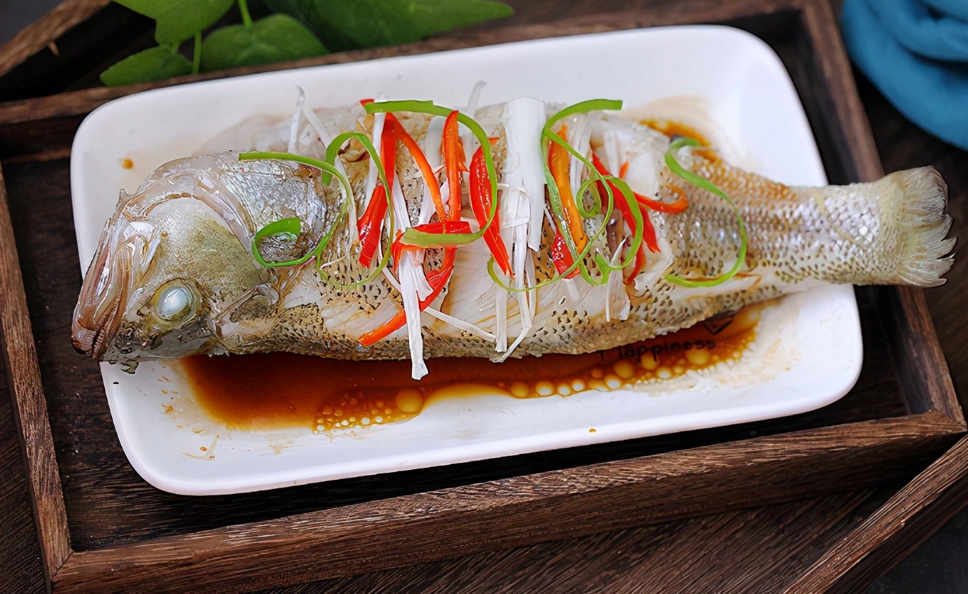 清蒸鱼怎么样腌制鱼肉鲜嫩不腥,清蒸鱼放生抽好吃放豆豉酱油好吃