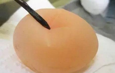 鸡下软皮蛋有什么好的办法吗,刚开产的鸡下软皮蛋的原因