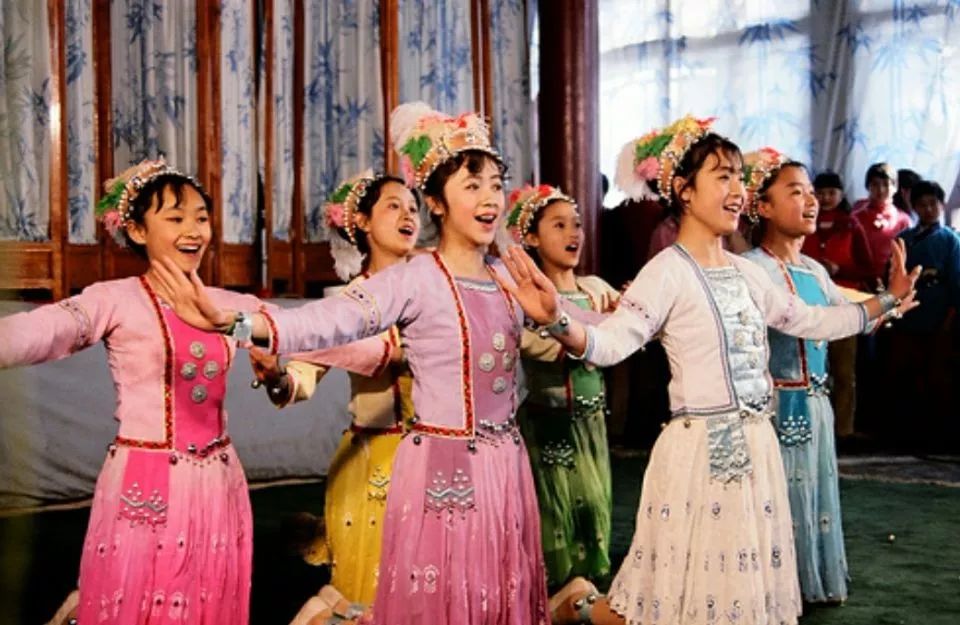 九张反映过年气氛的照片,百张罕见的过年老照片这才是年味