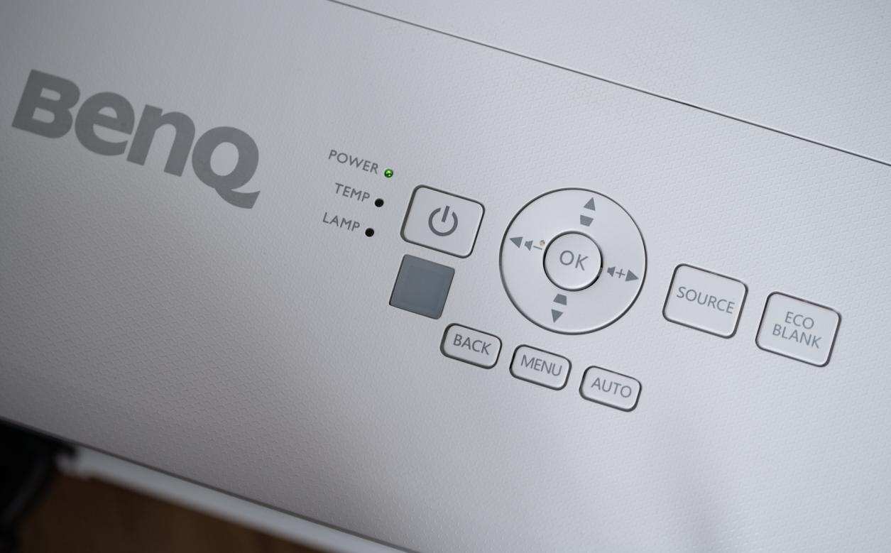 明基e520投影仪白天效果,明基投影仪e520对比e540