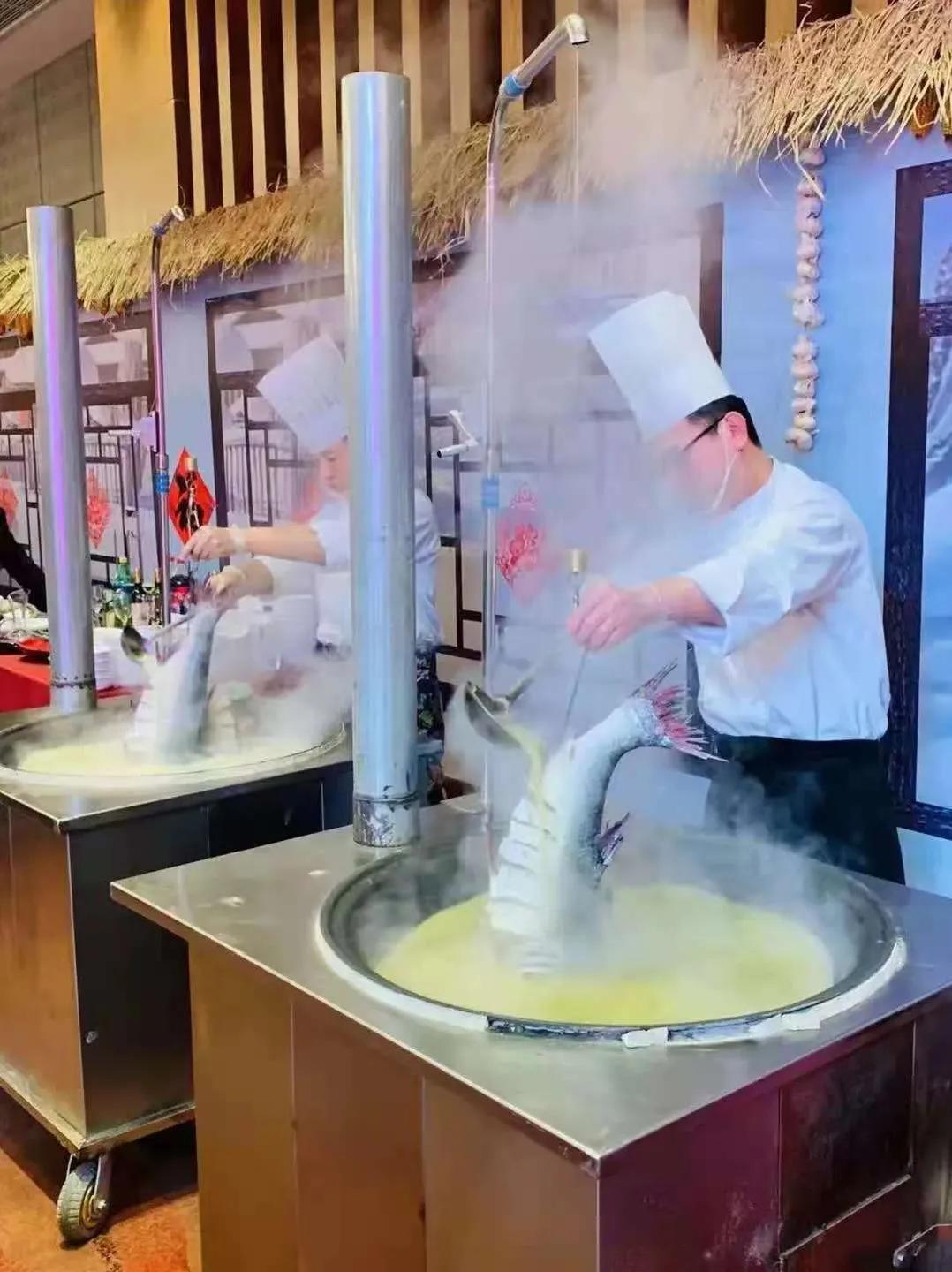 松花湖上放风筝,吉林市松花湖冬季开江鱼