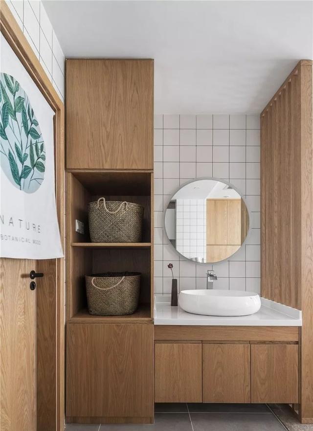 1.6平方卫生间太小怎么干湿分离,卫生间太小贴灰色砖太暗怎么补救