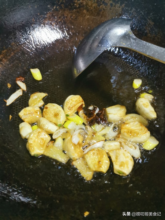 蒜香鲽鱼头家常做法,蒜香鱼头简单又易学