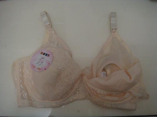 宝妈漏奶太尴尬怎么办？教你几招，让你能轻松应对漏奶难题