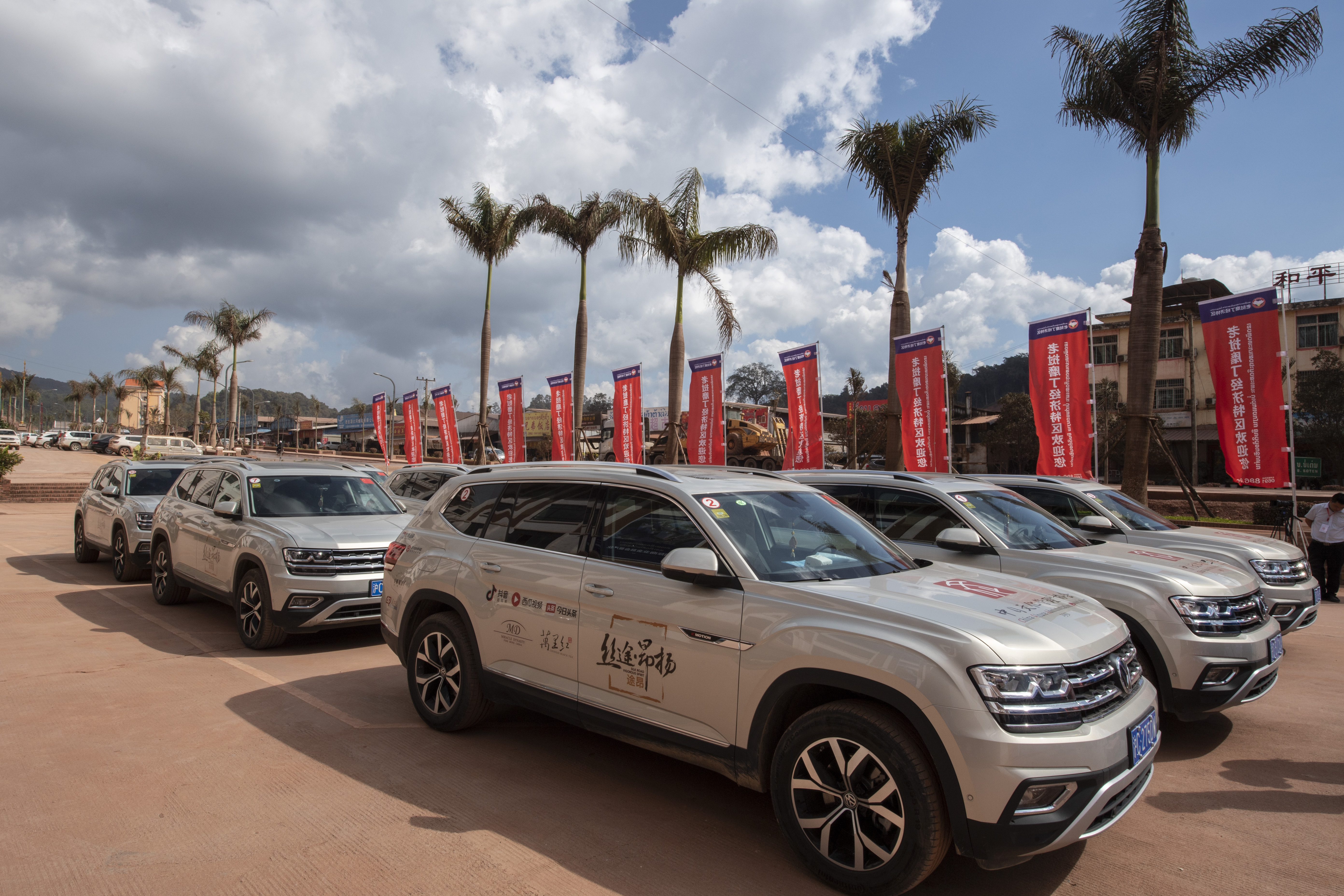 过了边境线的人,过了国境线再走多长公里出国