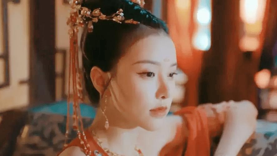 网大版《封神》上映，女主“裹着几块布”秀身材，又毁了一部经典