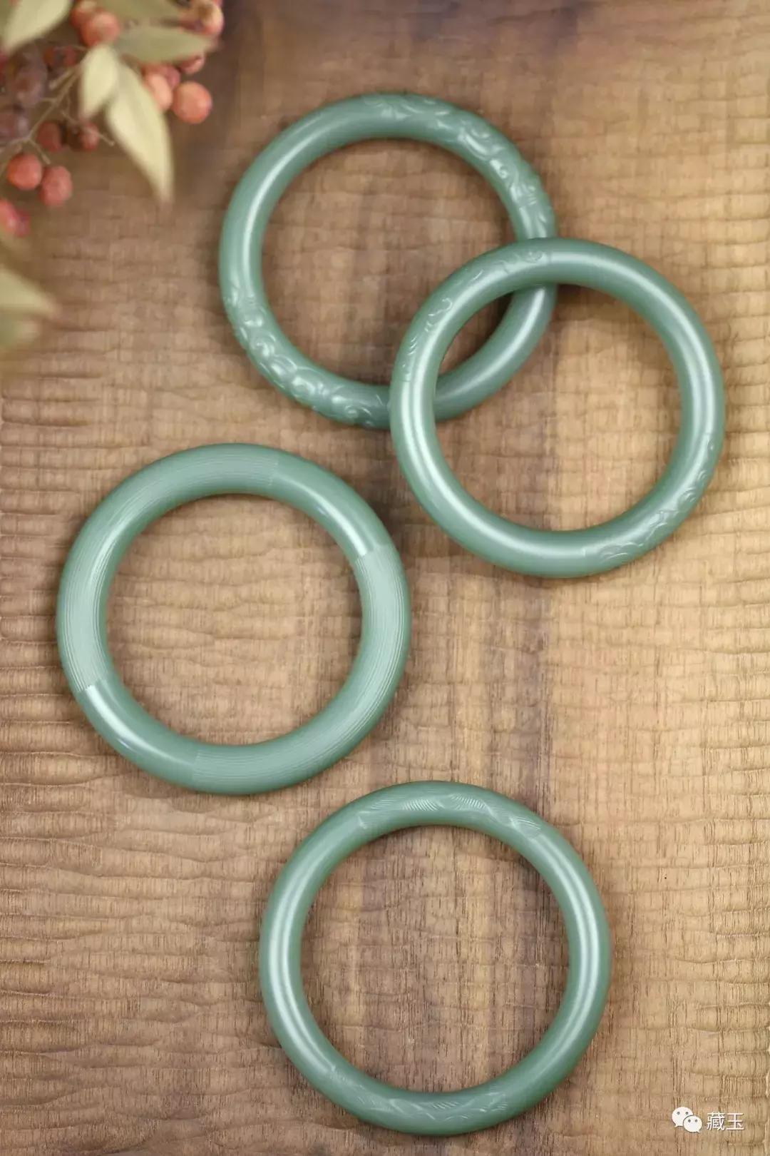 金手镯跟和田玉手镯可以一起戴吗,和田玉晴水手镯和冰晴手镯哪个好