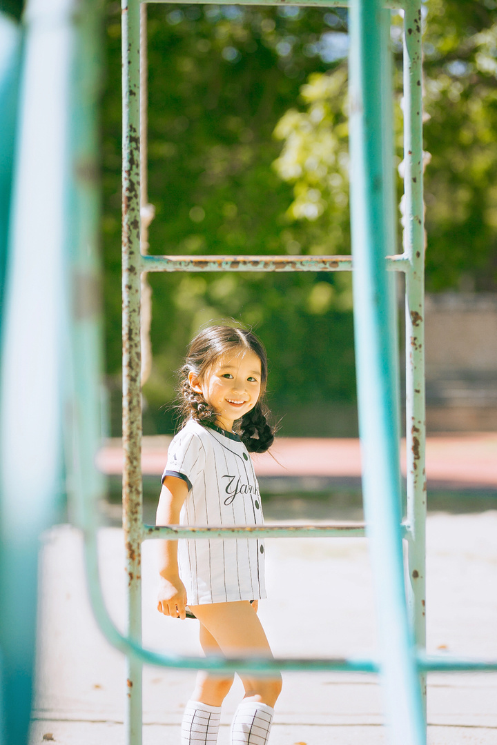 他所拍摄的萌娃温暖人心,满足了你对女儿的全部幻想