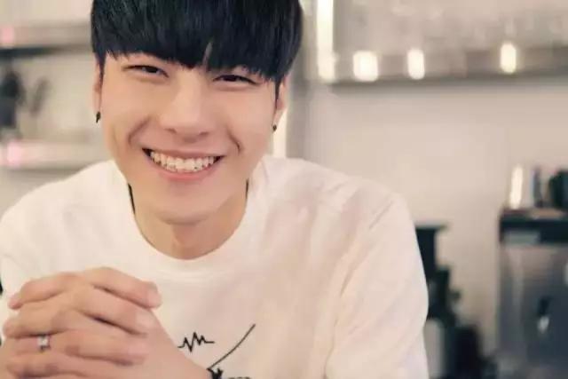 他把梵高的名画装进一杯咖啡，竟然撩到10万迷妹