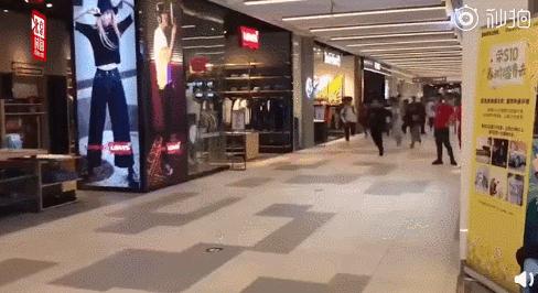 优衣库被抢后续视频,优衣库被哄抢完整版