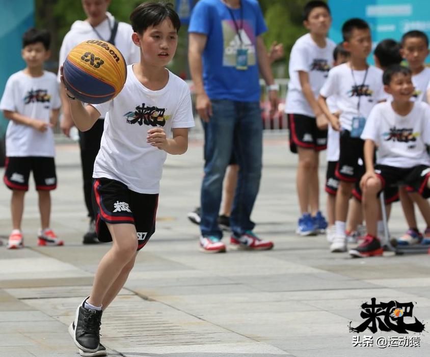 敲黑板的动作,三人篮球得分规则