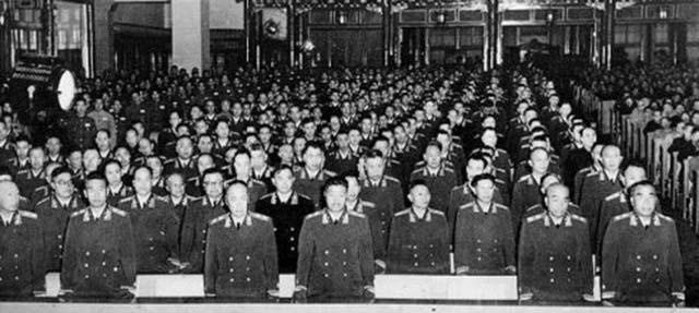 1952年，10万女军因裁员被迫离队，仅4000余人得以授衔，令人心寒