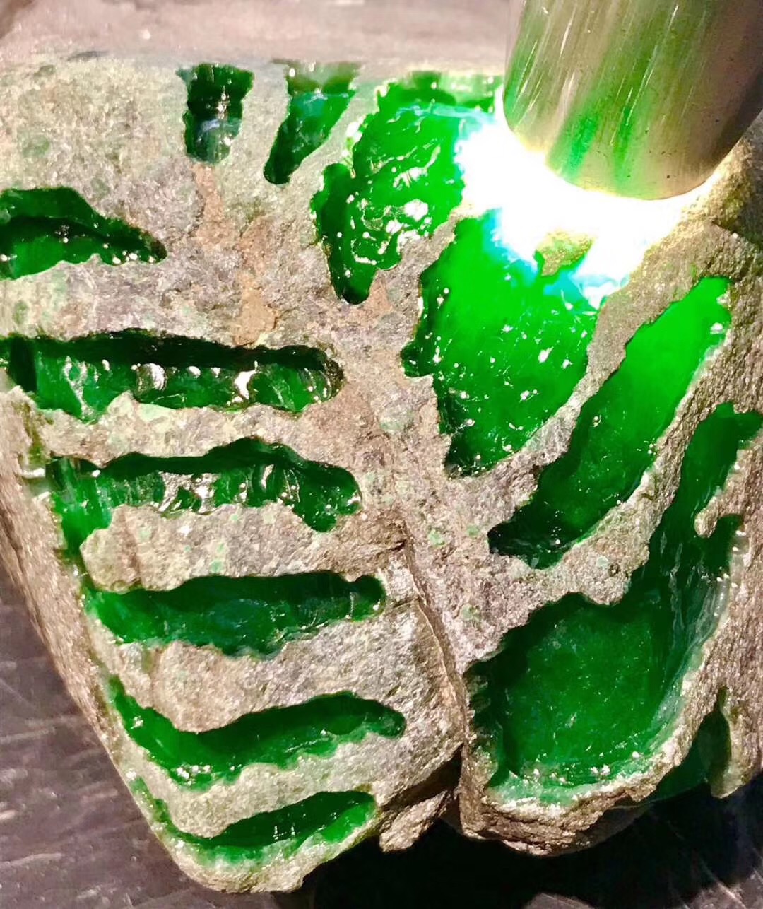 翡翠赌原石有多少成功率,翡翠全赌料好处和坏处