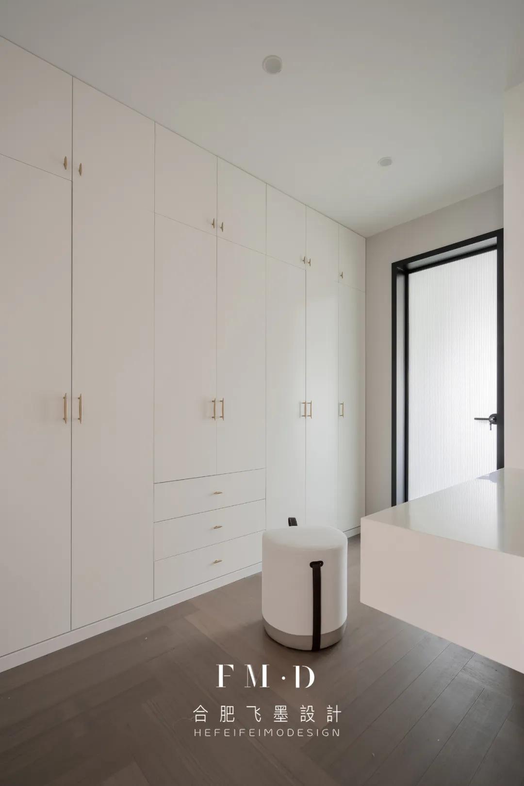 30平长方形主卧房间带衣帽间布局,衣帽间最佳布局图