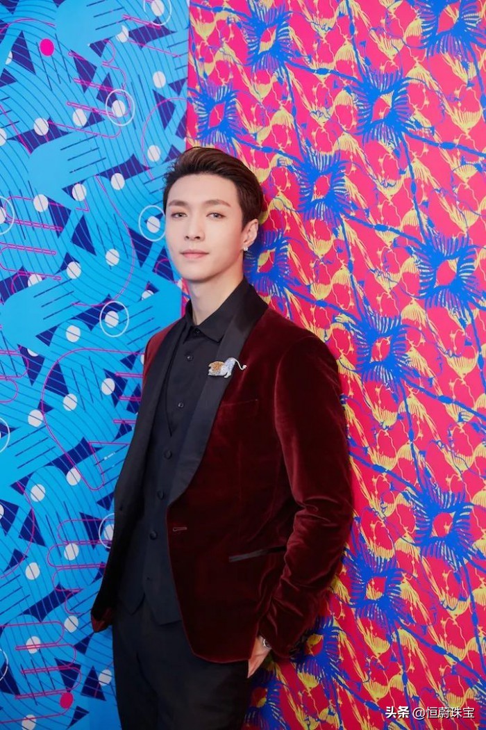 张艺兴同款太阳花胸针,胸针十大必买品牌