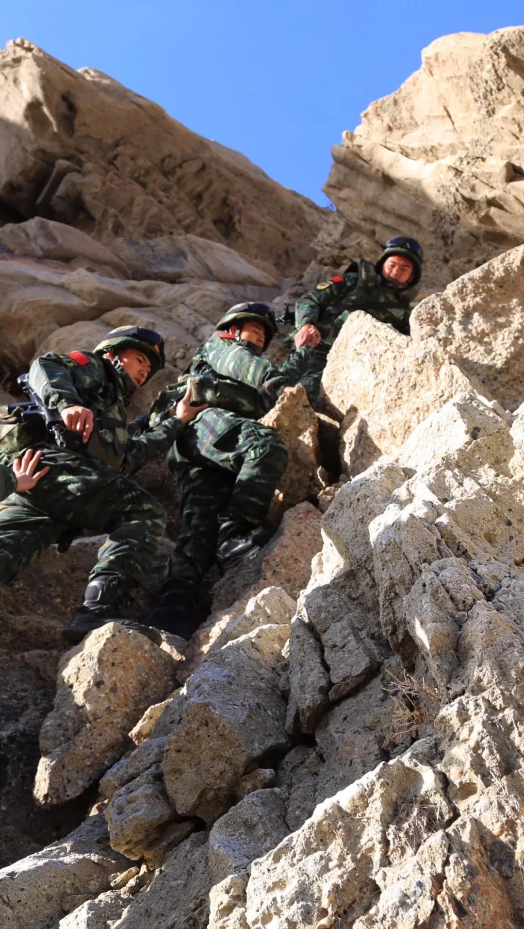 中国*警武**！是时候上头条了