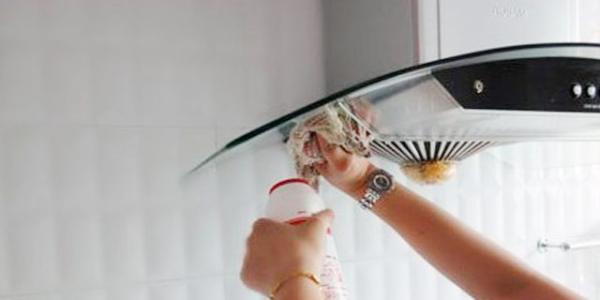 抽油烟机脏了咋洗,抽油烟机脏了用什么洗好