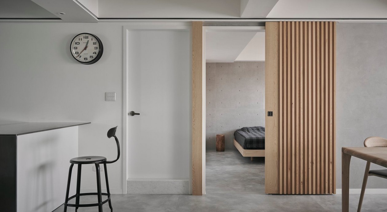 200㎡简约水泥系楼中楼，掇拾30年老宅融洽光景！原木家具