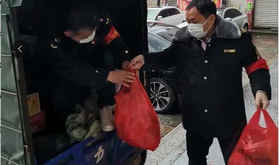 抗击疫情党员先锋队先锋岗,党旗飘扬党员冲在抗疫最前线