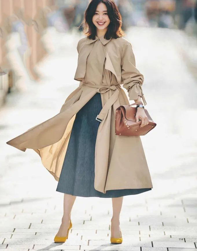 12-15岁高档女大童风衣内搭连衣裙,风衣里边应穿什么内搭卡其色