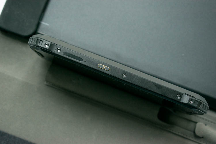 手机掉水里当场拿起来,手机掉入水中还可以正常使用