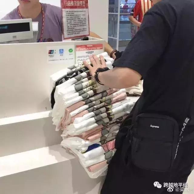 昨天,大型“丧尸”电影,在优衣库真实上演