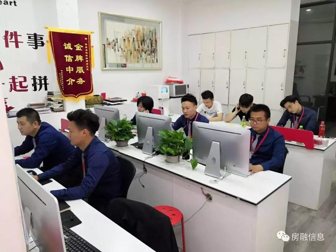 房融人物|加入百居易毛坦港湾店一个月他成了销冠