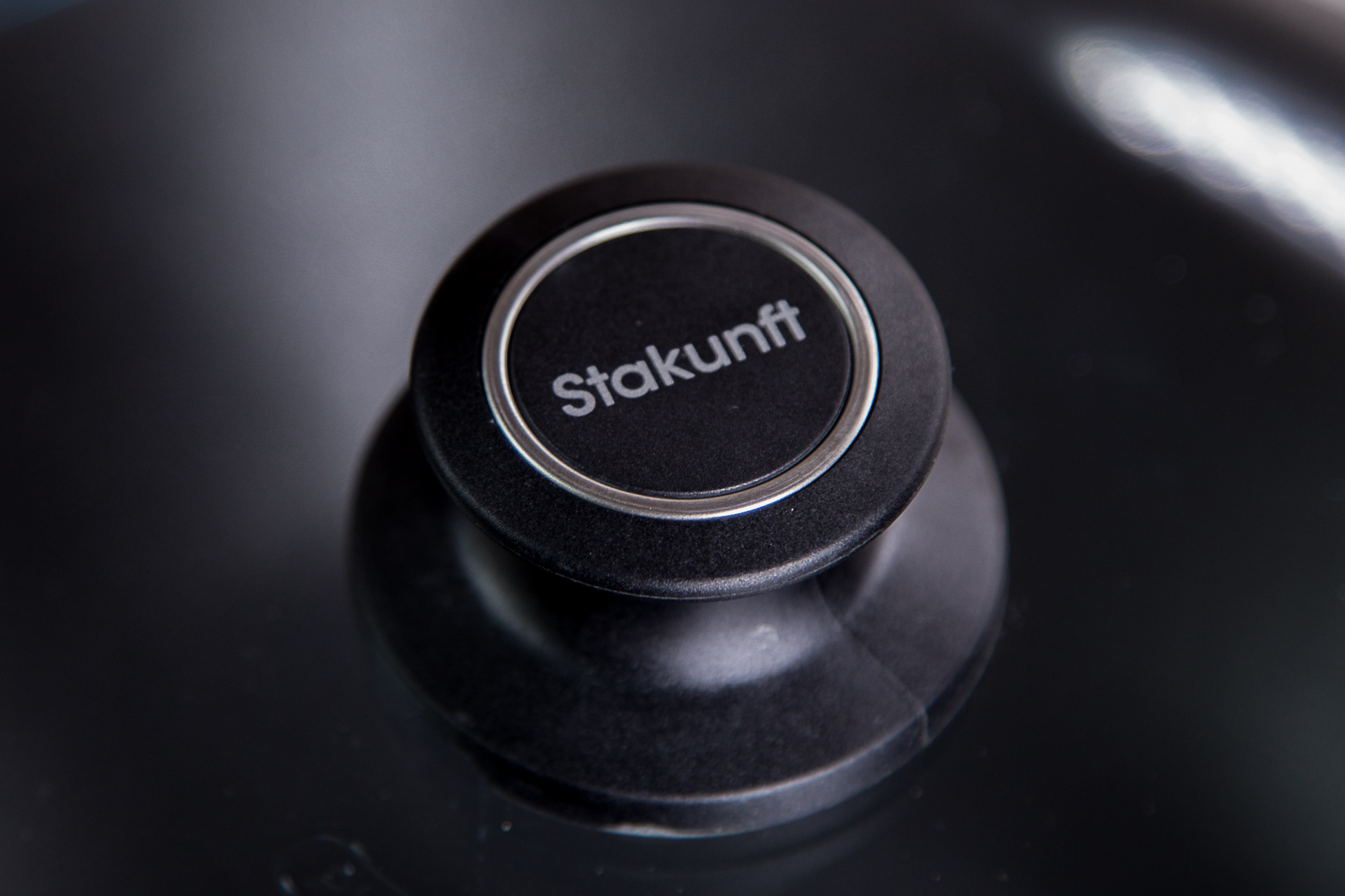 哪个牌子无油烟炒锅比较好,真正的无油烟炒锅选什么牌子的好