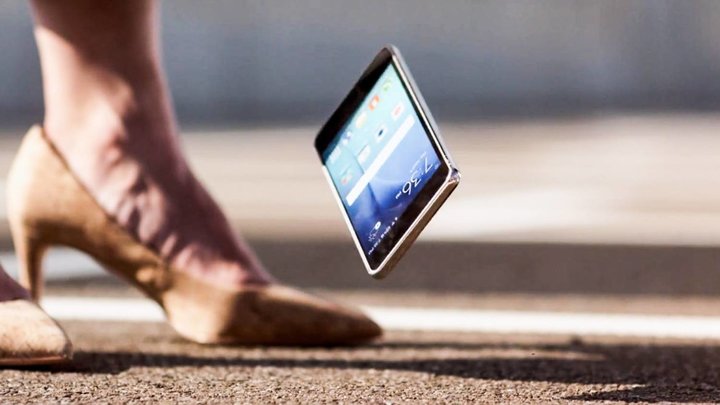 手机能被钥匙刮花么,钥匙能划伤手机屏幕吗