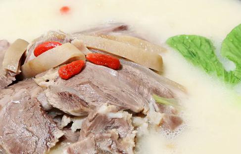 羊肉的家常做法羊肉火锅,秋季进补正当时美味羊肉是首选