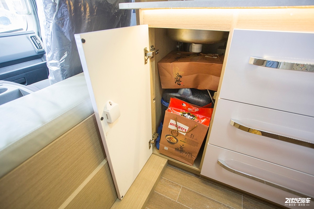 上汽跃进h300轻卡房车详解,上汽跃进h300和h500的区别