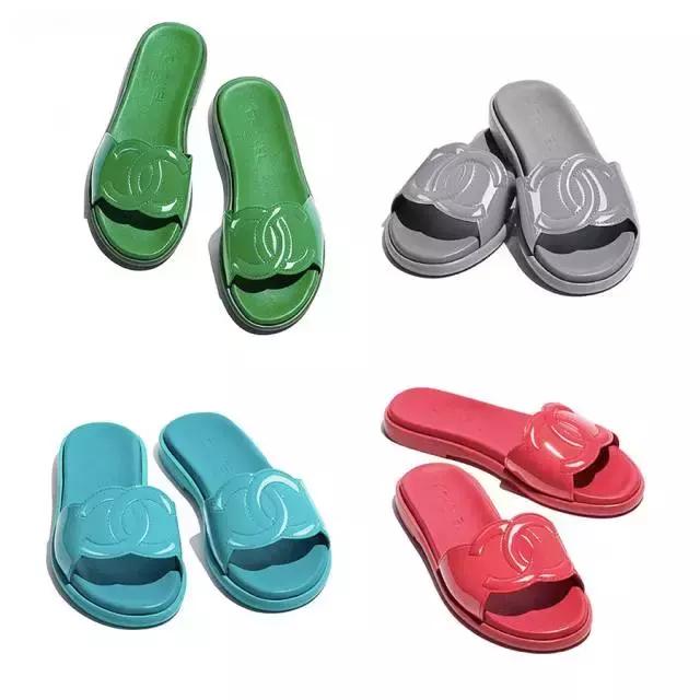 花5000块买了双香奈儿拖鞋，妈妈问我是不是9块9包邮......