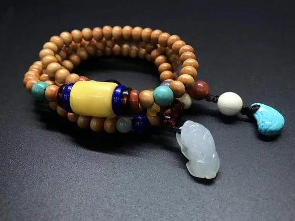 女人应该怎么戴手串转运,女生如何戴手串和表