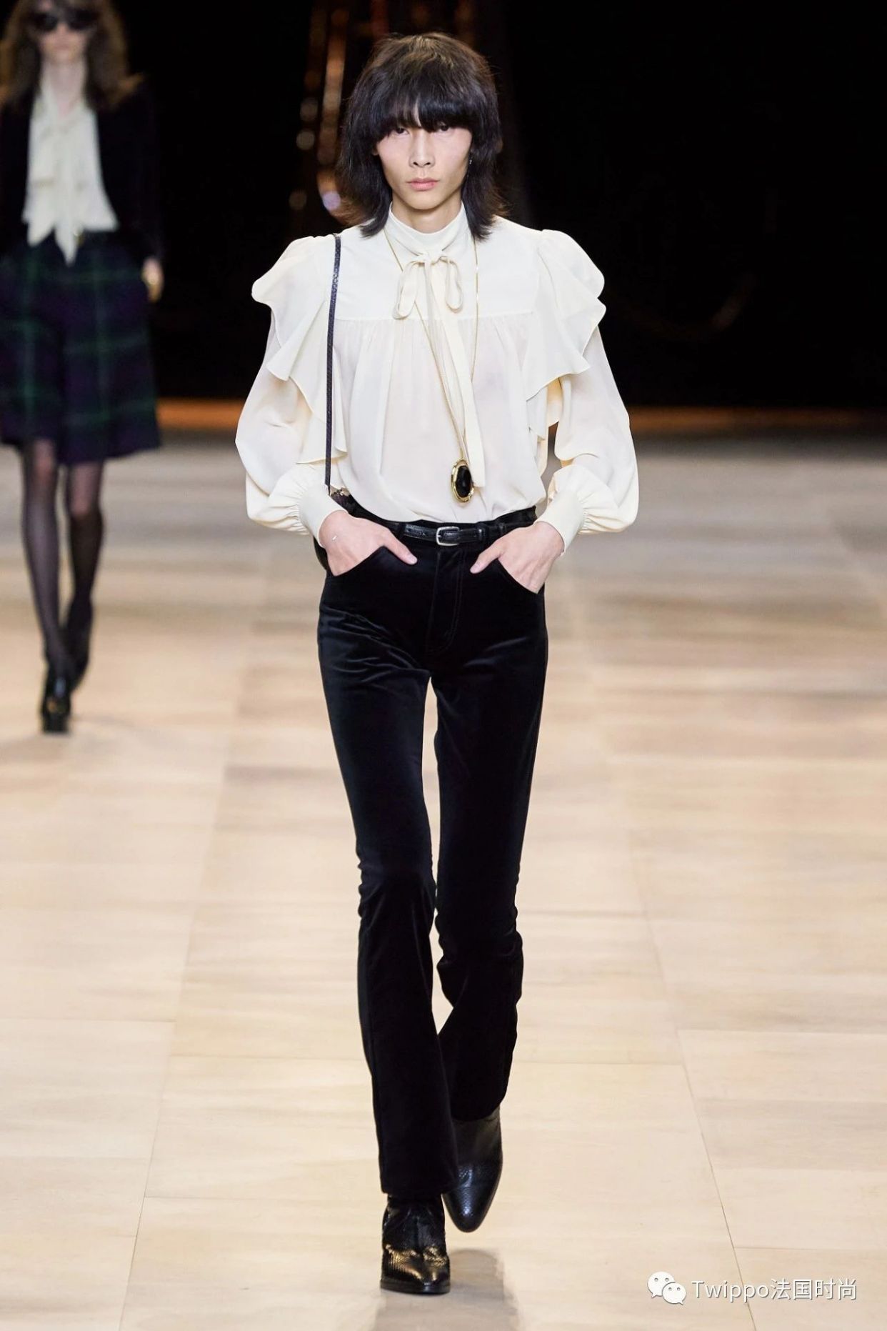 2020秋冬巴黎时装周givenchy秀场 (jacquemus 2020巴黎时装周秀场)