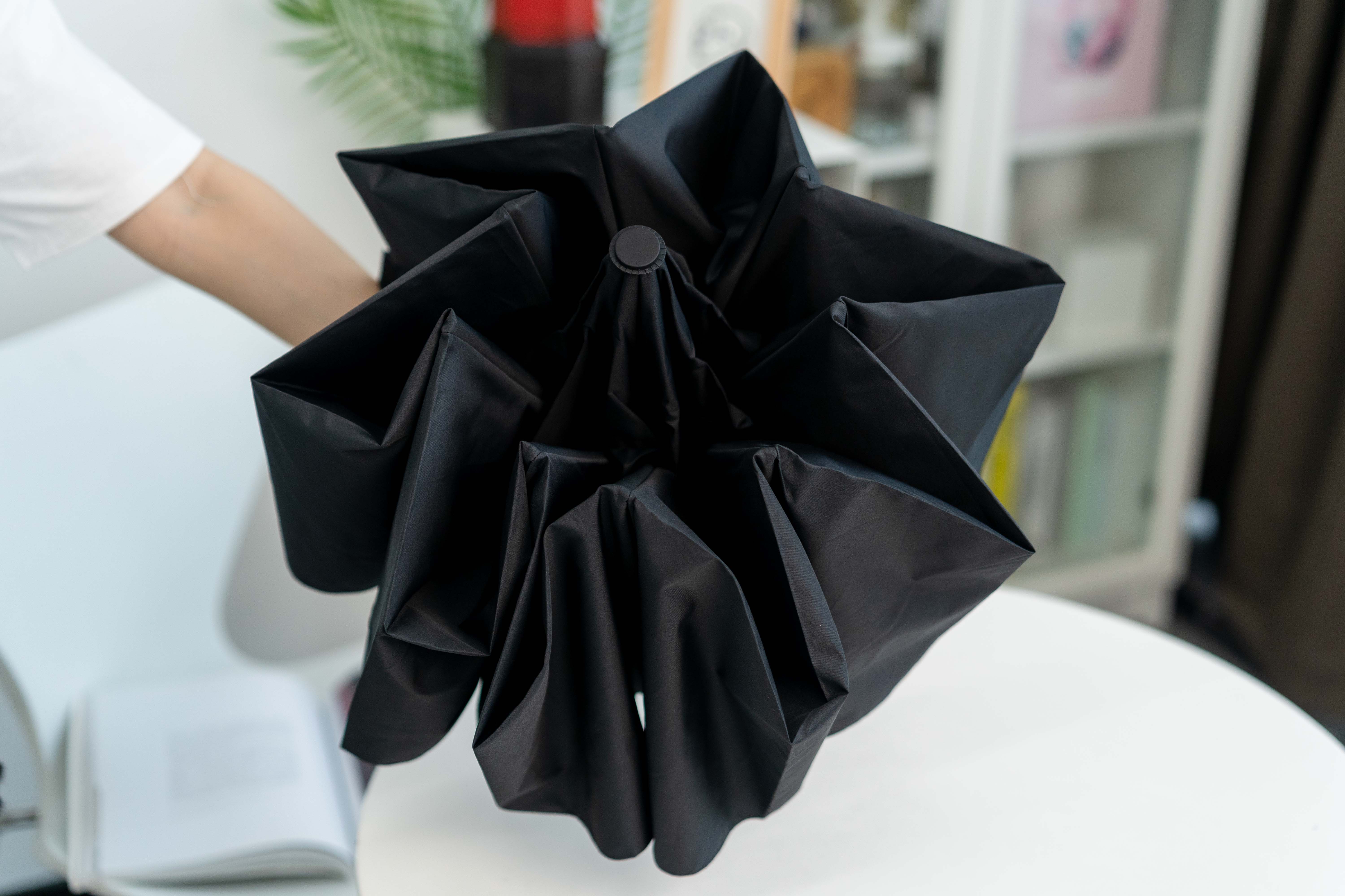 全球最早雨伞也来自中国油纸伞,中国最大的雨伞是谁发明的