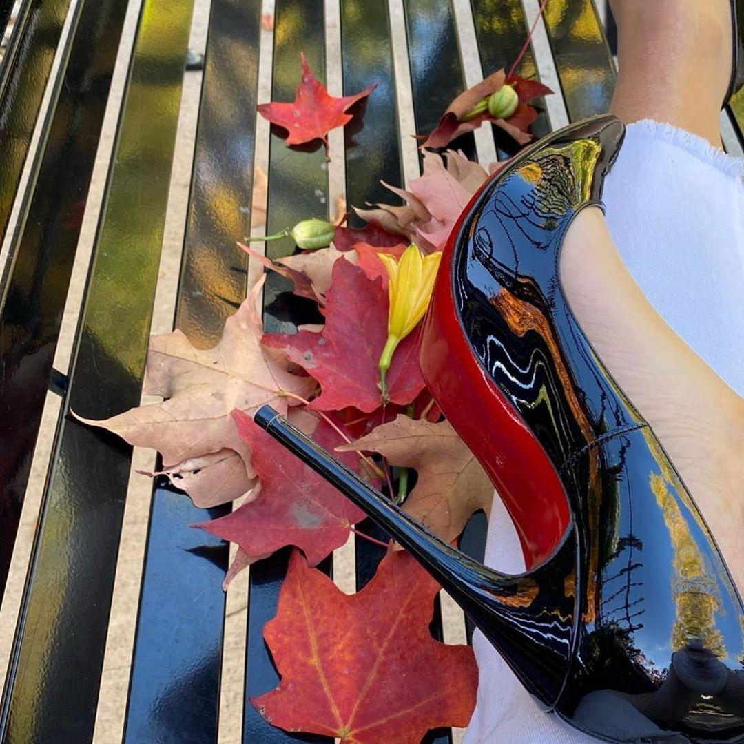 穿不腻的匡威,cl红底鞋尖头细跟高跟鞋