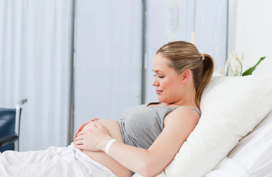 宝妈刚过满月肚子疼是怎么回事,宝妈刚满月出去转一圈肚子有气疼