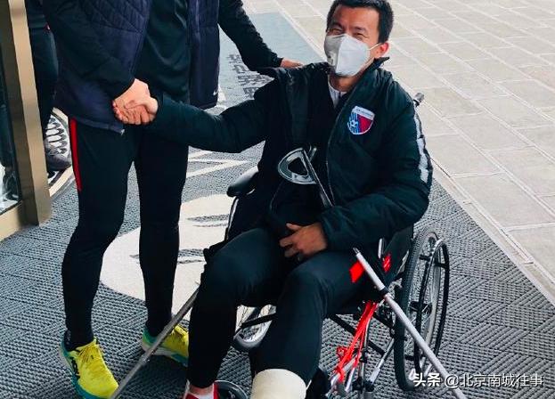 中超悍将手术成功，他曾造就中超豪门，是国足*案惨**后球迷称赞之人