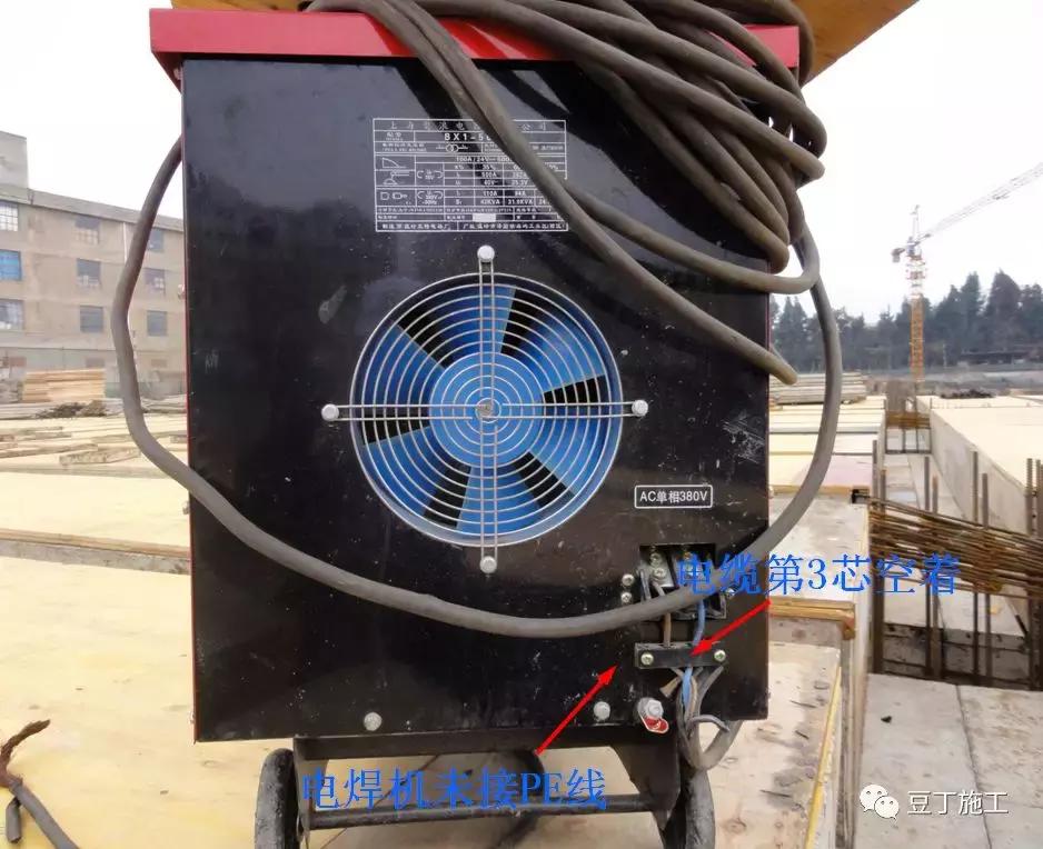 施工现场常见的临时用电违规现象,电力施工现场常见违章现象