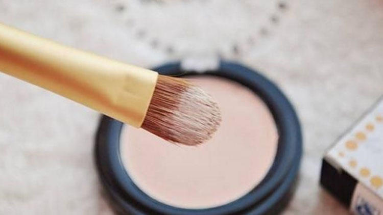 涂抹bb霜的正确步骤,涂bb霜用美妆蛋是湿用还是干用