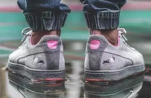 如何清洗一双麂皮鞋底子,麂皮的鞋子弄上油了怎么清洗