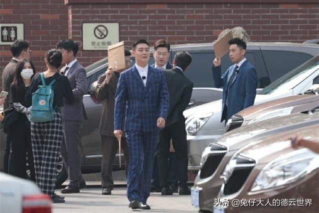 德云社综艺节目介绍栾云平,德云社副总栾云平西服