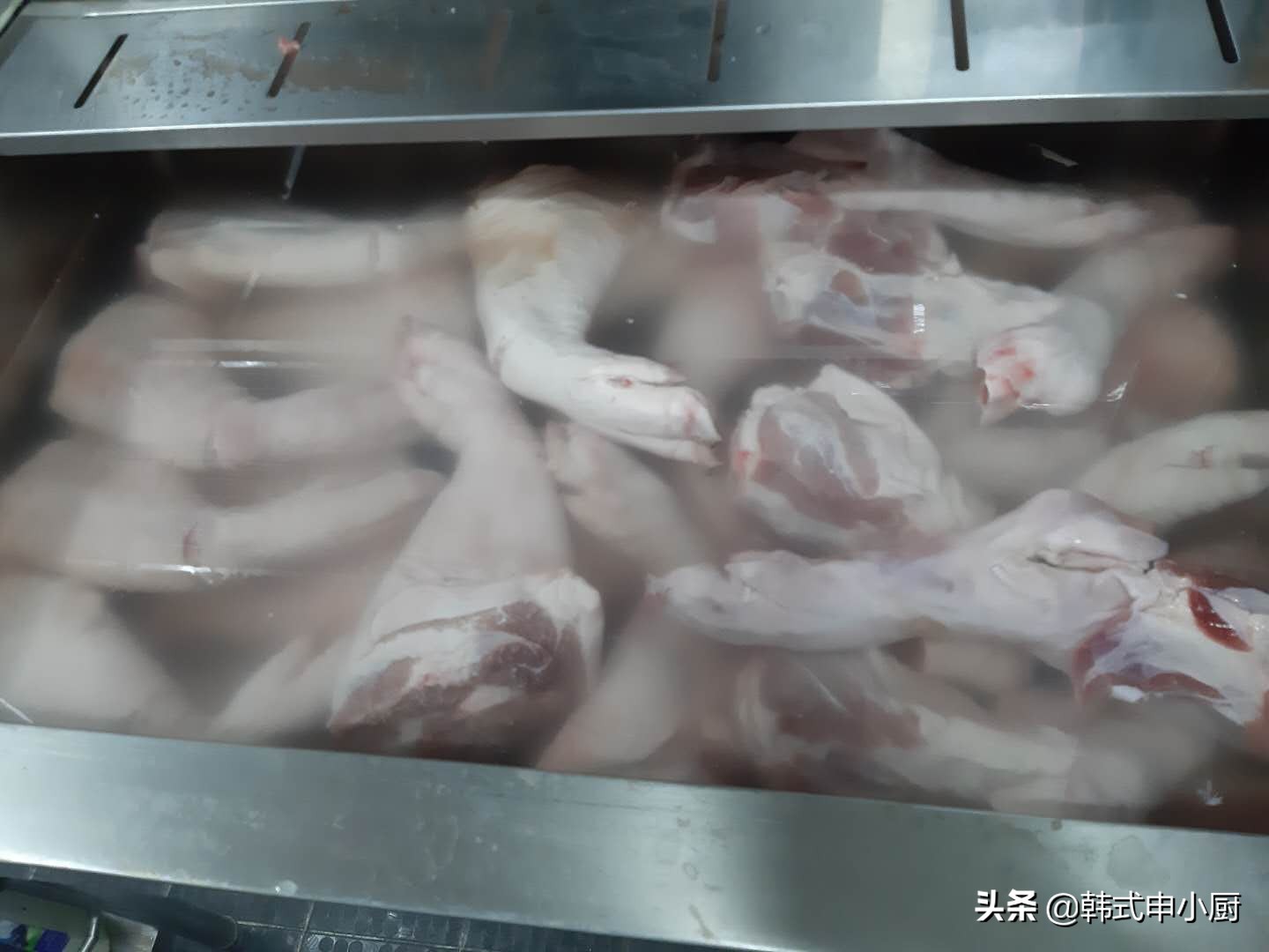 东北经典的酱猪肘怎么做入味,韩式猪肘最好吃的做法